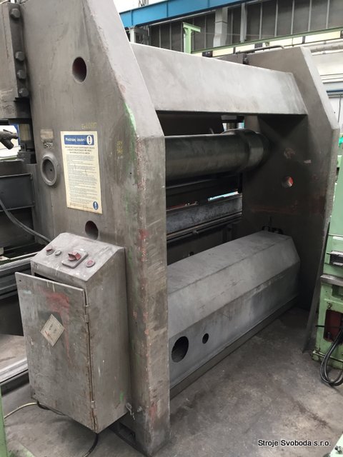 Lis ohraňovací hydraulický LE 100/3000 (Ohranovaci lis LE 100-3000 - GEFI Gyor Hydraulic press brake (7).JPG)